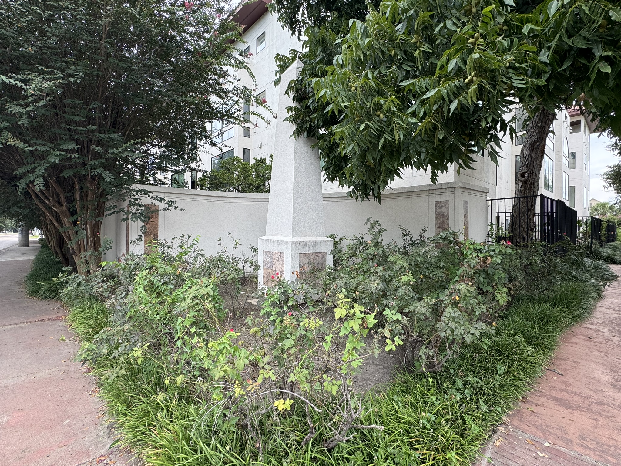 Renaissance at Montrose community corner